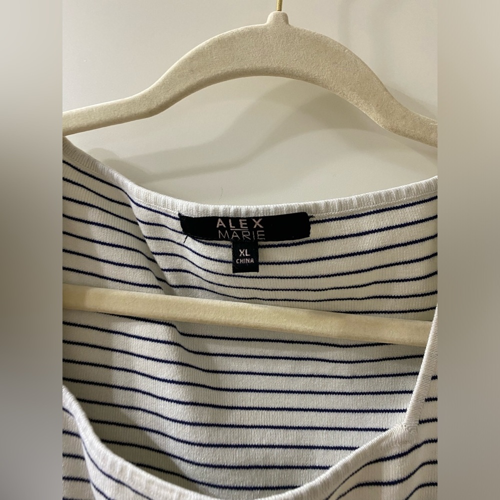 Blouse - Picture 2 of 2